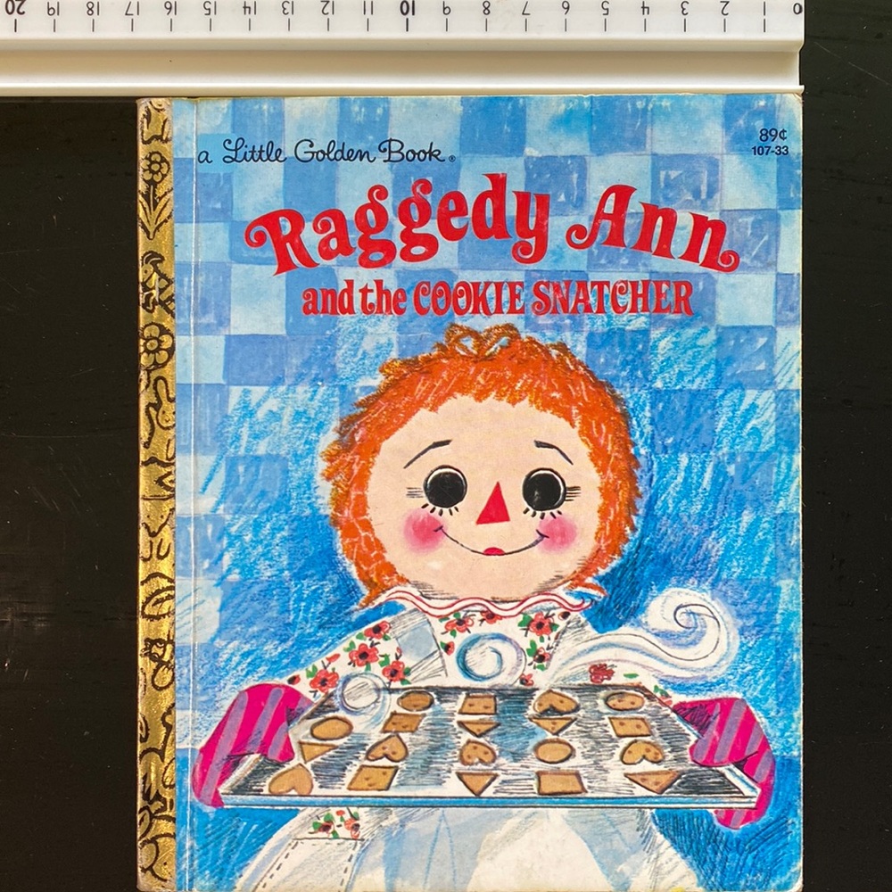Vintage A LITTLE Golden book 1981-Raggedy Ann